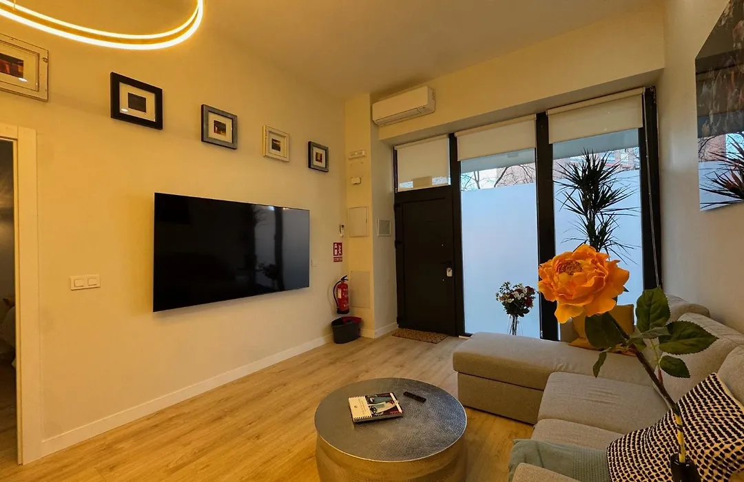 Gold Suite Aparment Wifi Ac Services E1-1